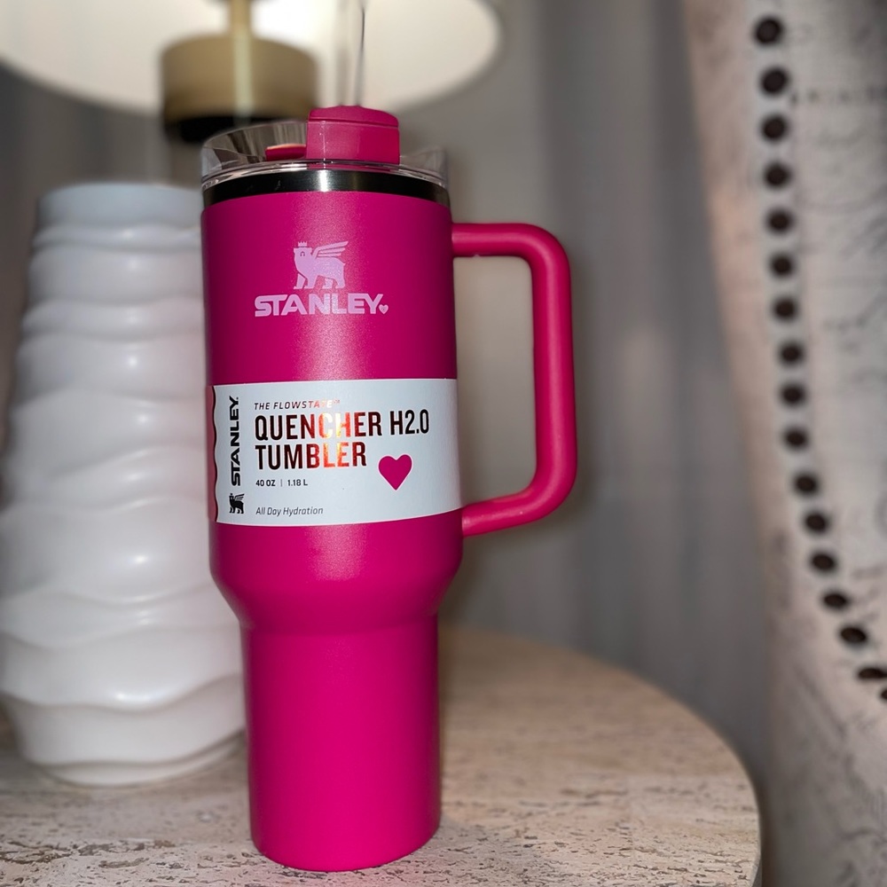 Stanley 40 oz. Quencher H2.0 FlowState Tumbler- Cosmo Pink Valentines Edition